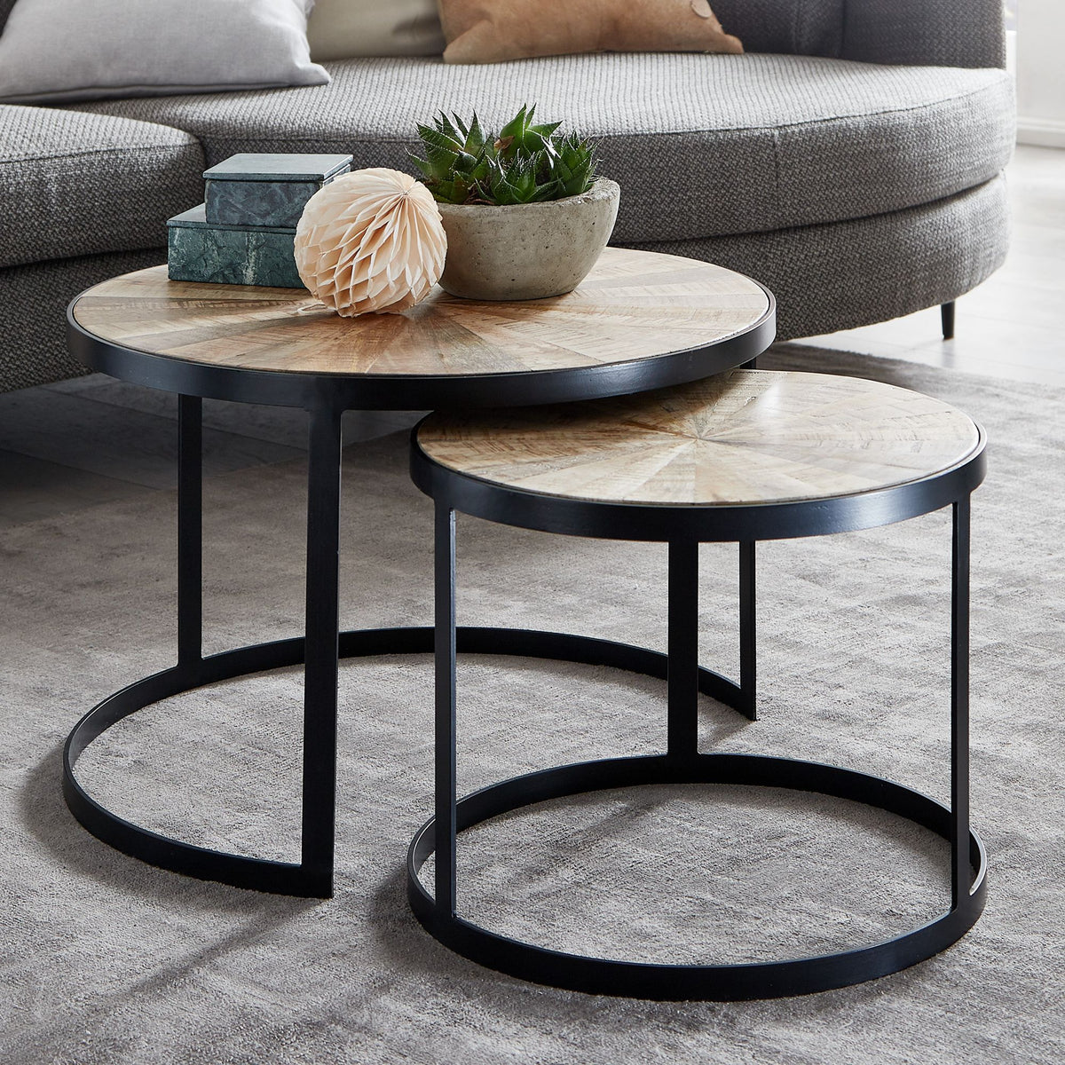 FineBuy Design Couchtisch 2er Set Mango Massivholz Satztisch Rund, Wohnzimmertisch mit Metallbeine Braun, Tischset 2-teilig Satztisch Holz / Metall Sc