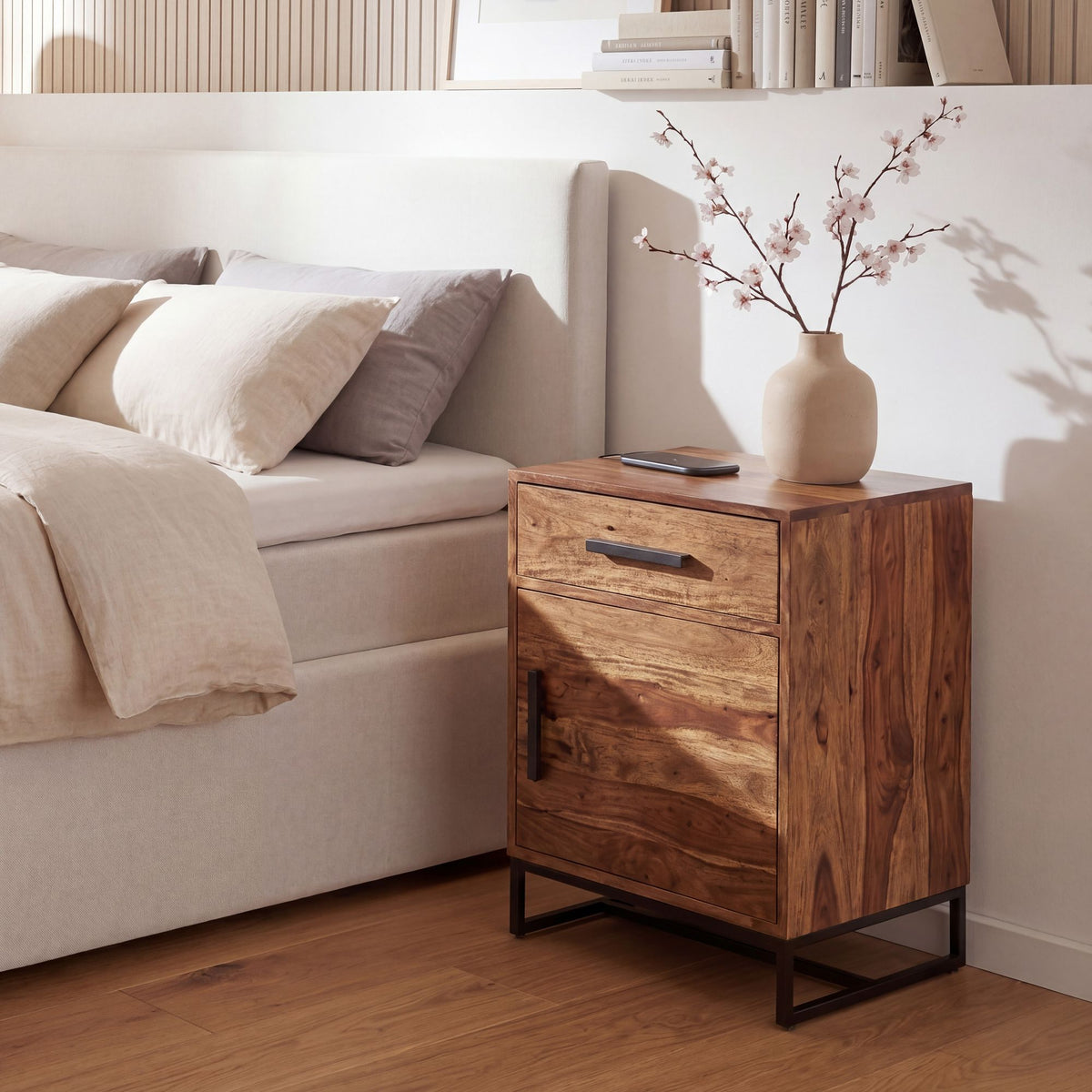FineBuy Nachttisch Sheesham Massivholz mit Metallgestell, Schublade und Tür – Nachtkonsole im Industrial Design, handgefertigt – Nachtkästchen für Box