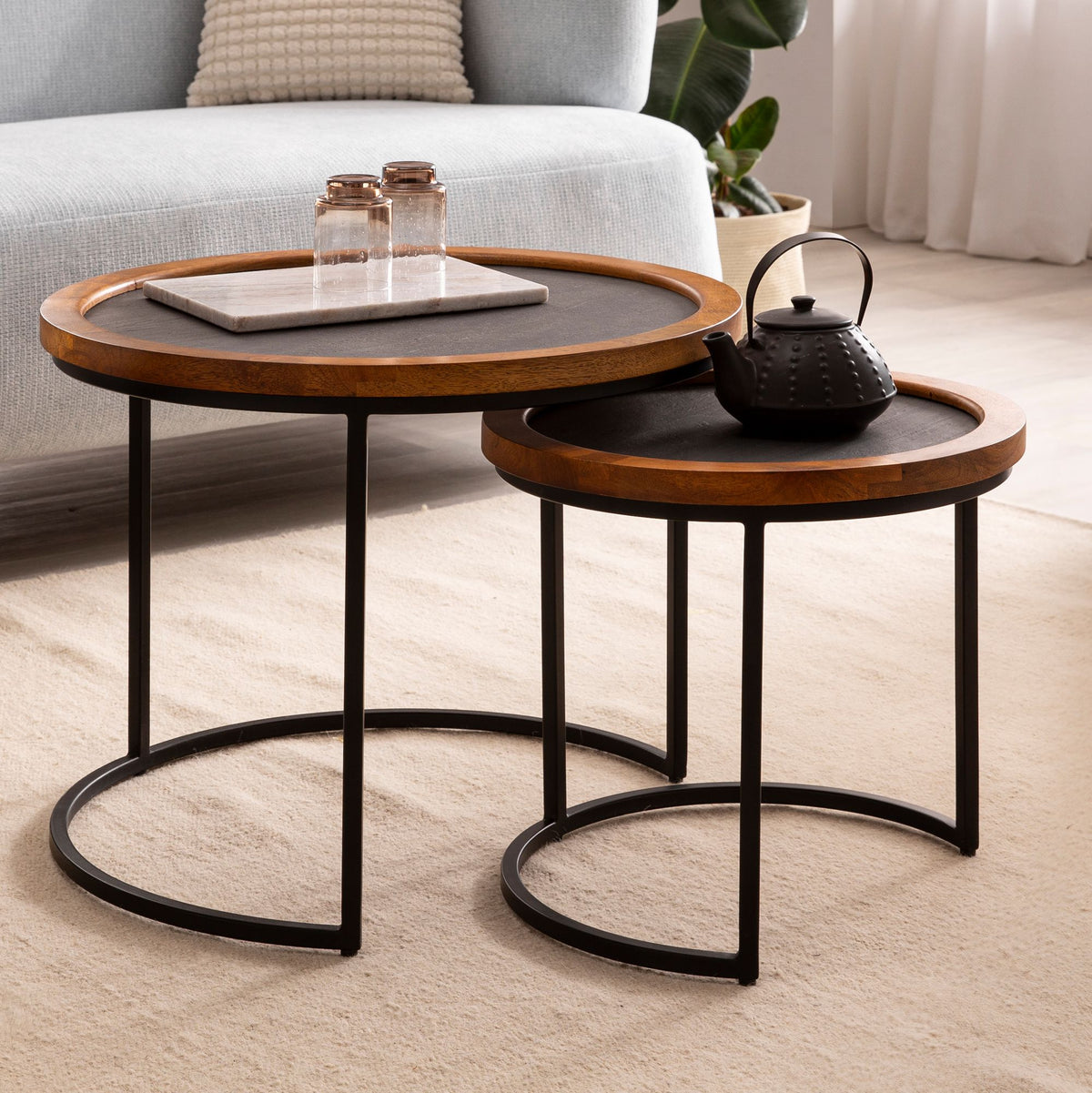 FineBuy Couchtisch 2er Set Mango Massivholz / Steinoptik Wohnzimmertisch Rund, Satztisch mit Metallgestell, Kaffeetisch Modern, Sofatisch Verschachtel