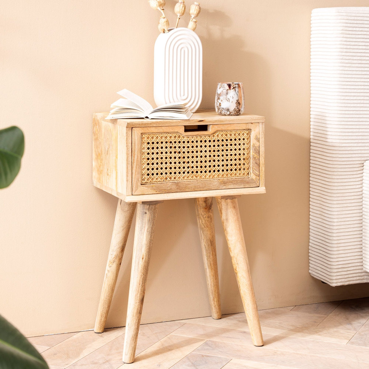 FineBuy Nachtkonsole Mango Massivholz mit Rattan & Schublade – Nachttisch im Boho & Natur Design, stabiles Nachtkästchen für Boxspringbett, handgefert