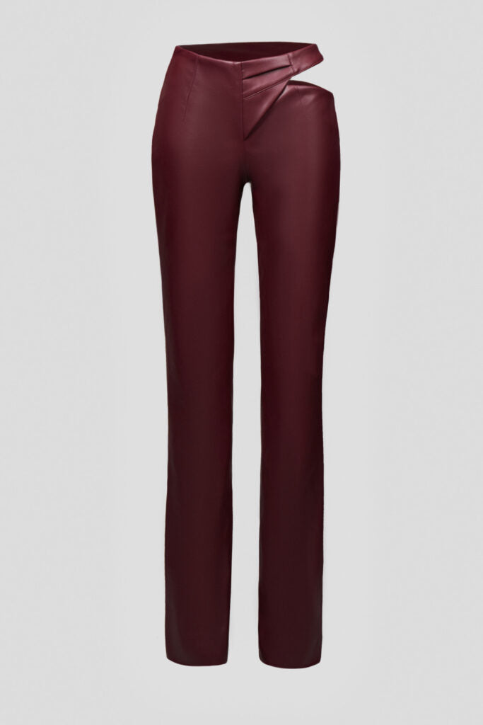 Burgundy trousers with a thigh slit
