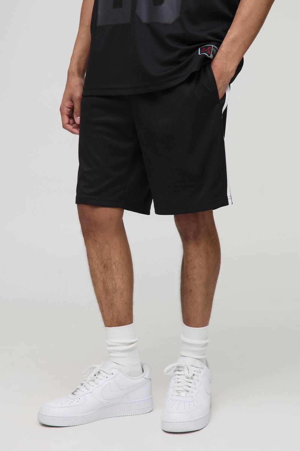 Worldwide V Neck Mesh Basketball Vest | Black | Size Small