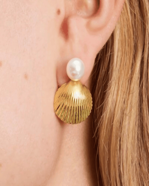 18K Gold Shell Stud Earrings with Pearl
