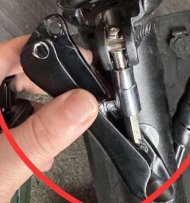 Folding Handlebar Wrench Assembly for GT1 Electric Scooter
