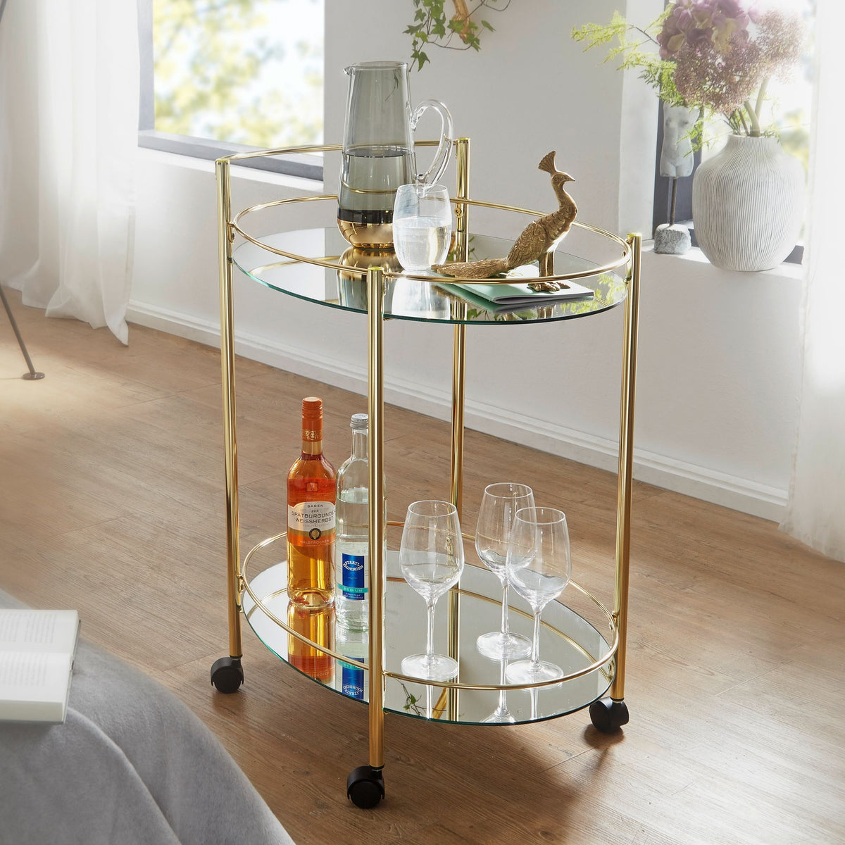 FineBuy Design Servierwagen Gold 67x79 cm Mobile Mini Bar, Beistelltisch auf Rollen, Speisewagen mit Glasplatte Weiß, Küchenwagen, Teewagen mit Milchg