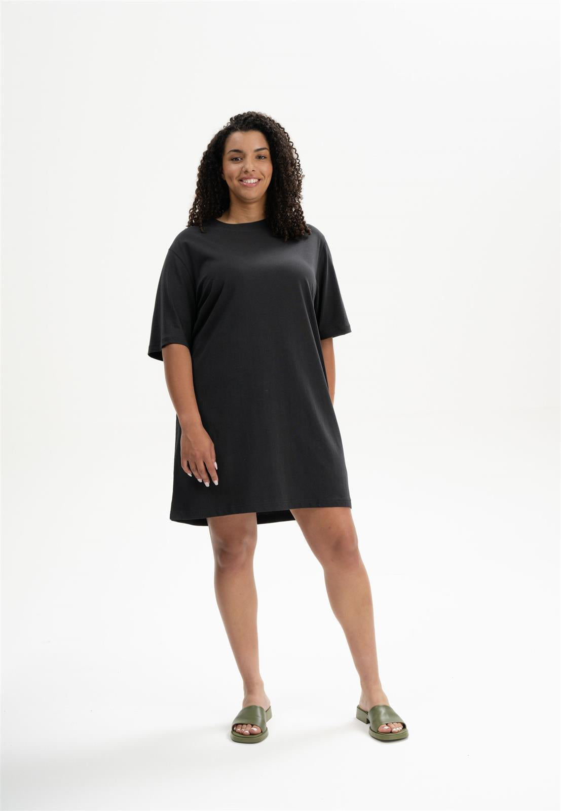 Oversized T-Shirtkleid Modell: Baasu