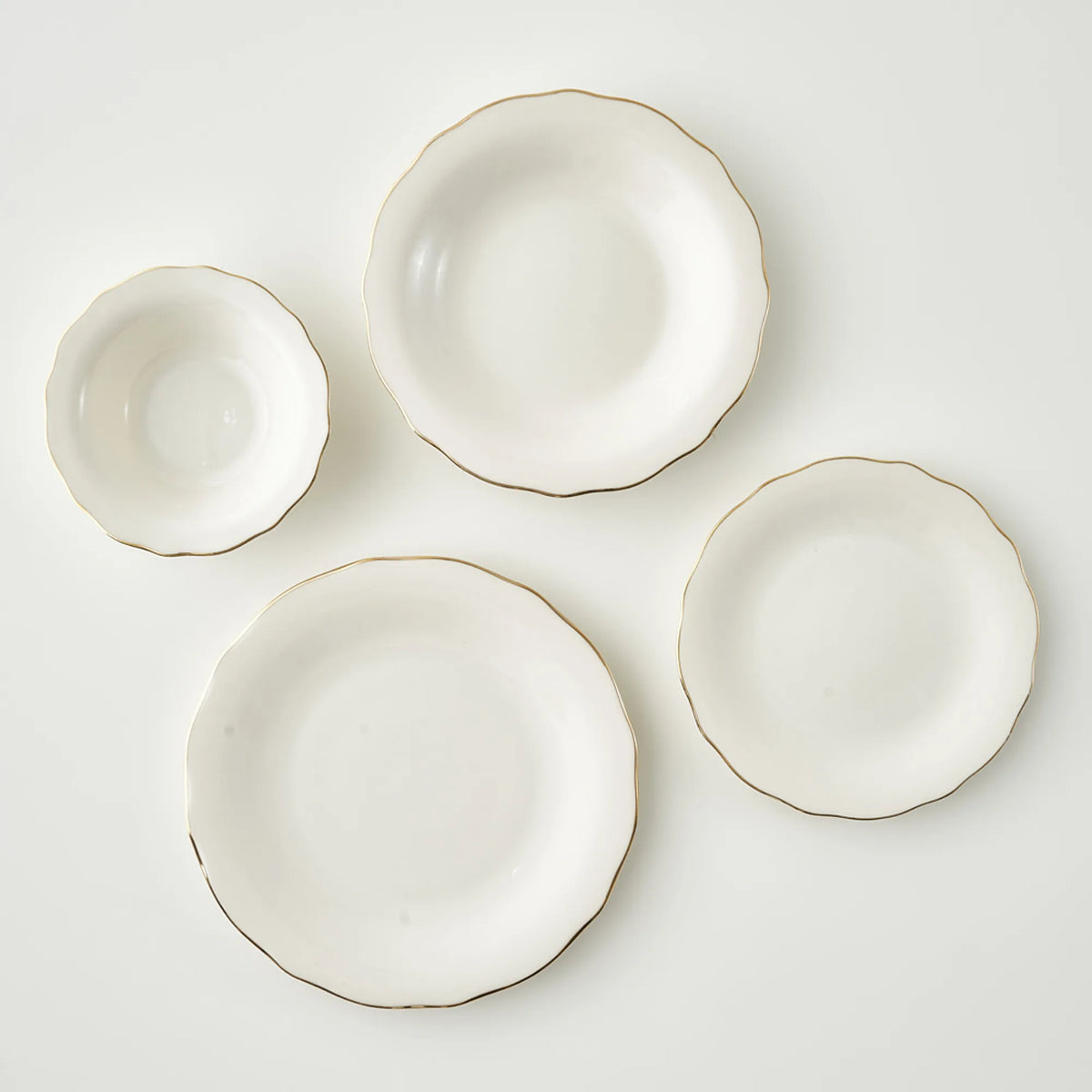 Victoria Porcelain 24 Piece Dinnerware Set - Gold
