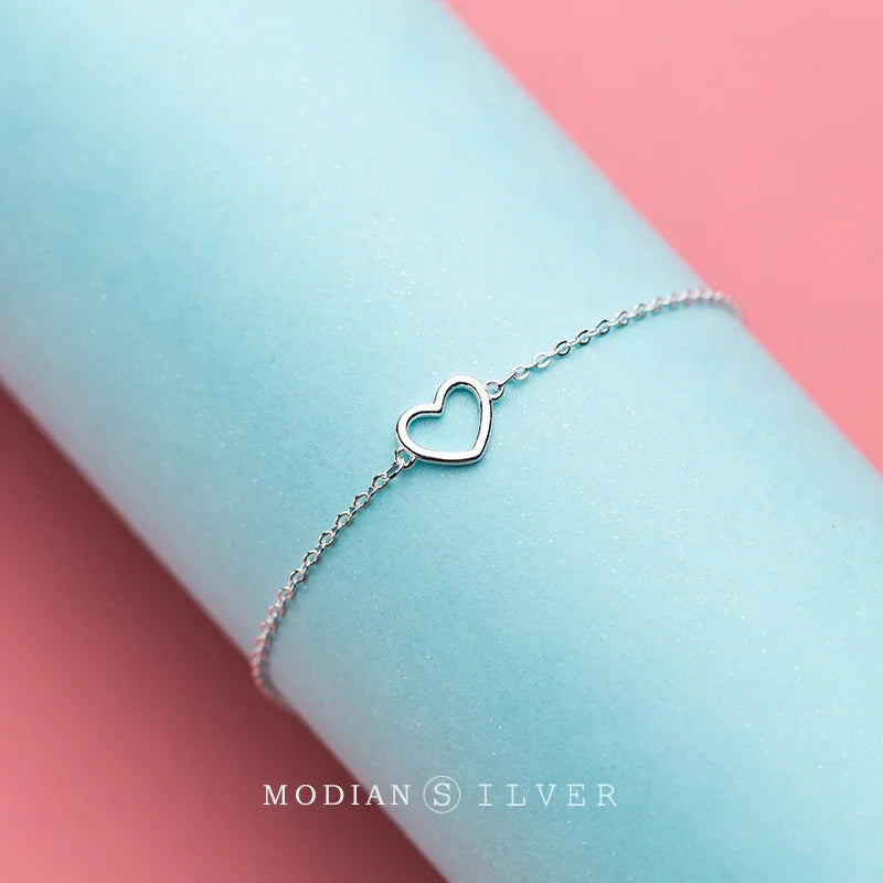 Delicate Heart-Shaped 925 Sterling Silver Bracelet for Women - A Charming Gift for Any Occasion