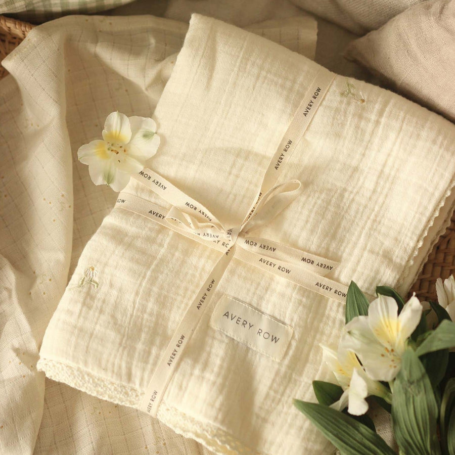 Embroidered Muslin blanket - Wild Chamomile