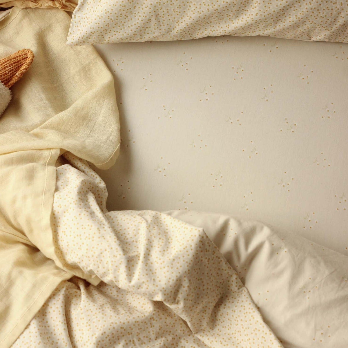 Cotbed Fitted Sheet - Wild Chamomile