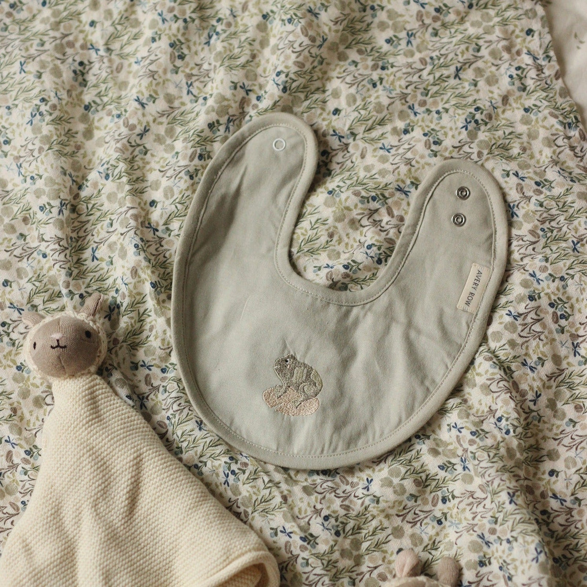 Embroidered Cotton Bib - Frog