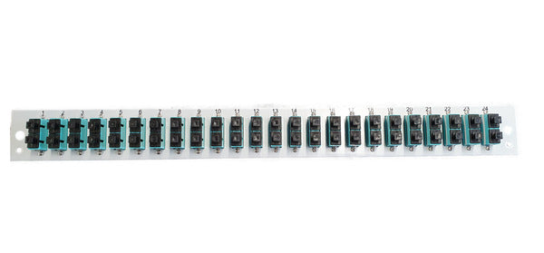 Bestückte Frontblende mit 24 x SC Duplex, Kupplung OM3 vertikal, schwarz