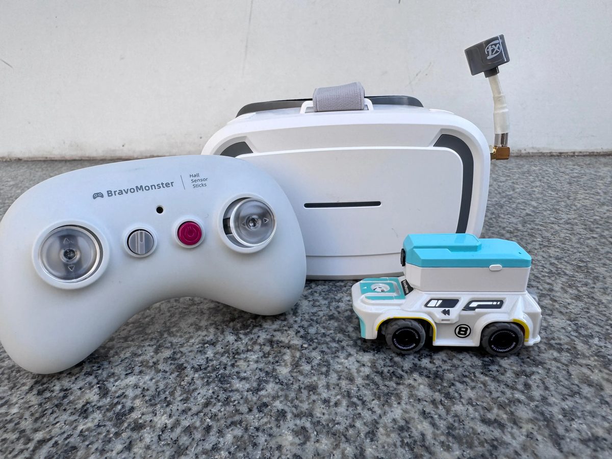 BravoMonster 1:72 Scale Full Proportional 2.4GHz RTR RWD Micro RC Drift Car with FPV - White&Blue / Pro (RC Car + RTR + FPV Goggle)