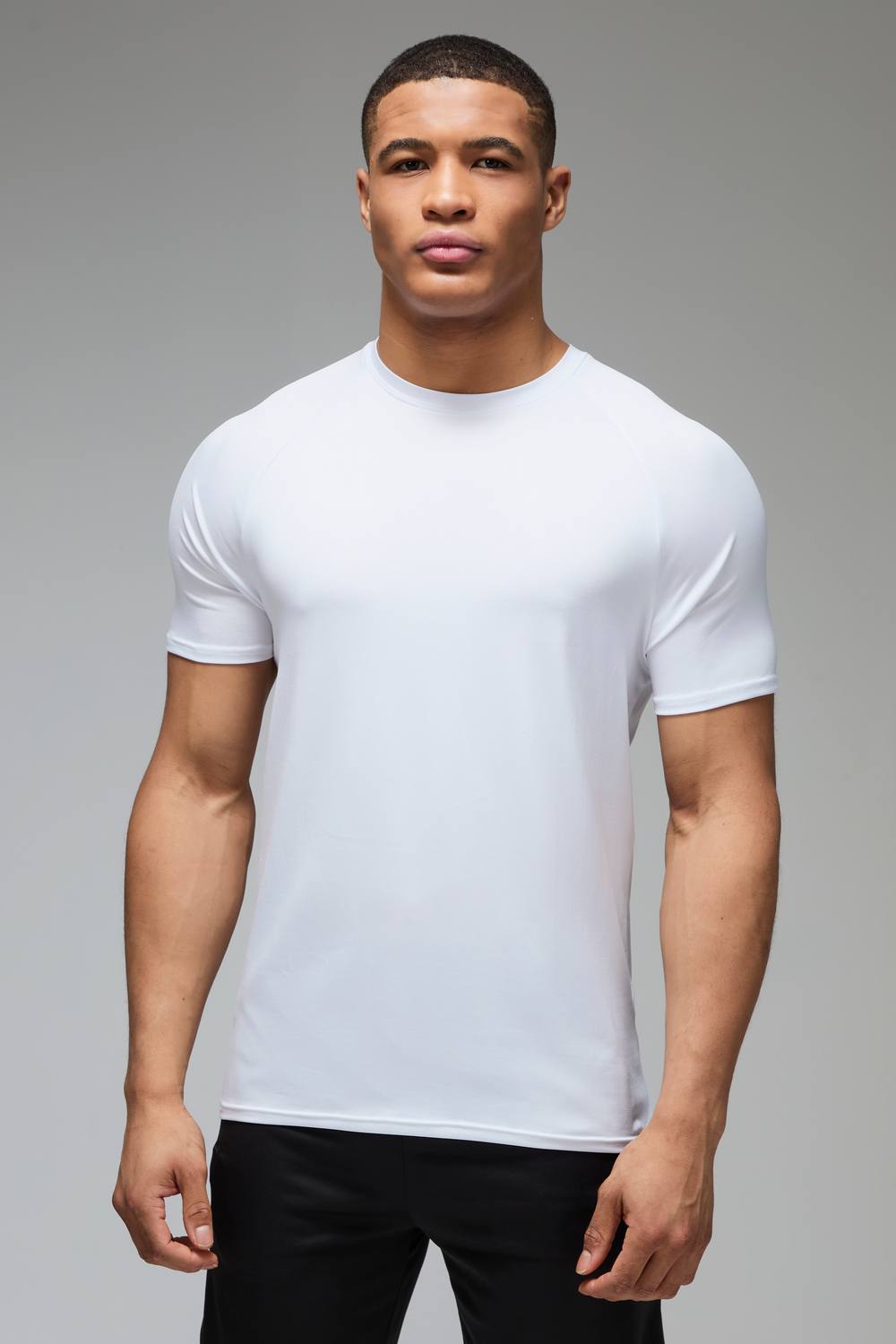 Man Active Lightweight Essentials Gym Regular Fit Raglan T-Shirt | White | Size Medium