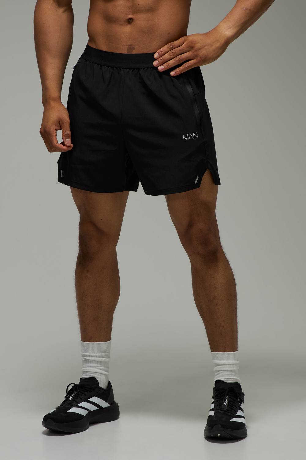 Man Active Perforated Stretch Woven Regular Fit 5inch Gym Short | Black | Size Medium