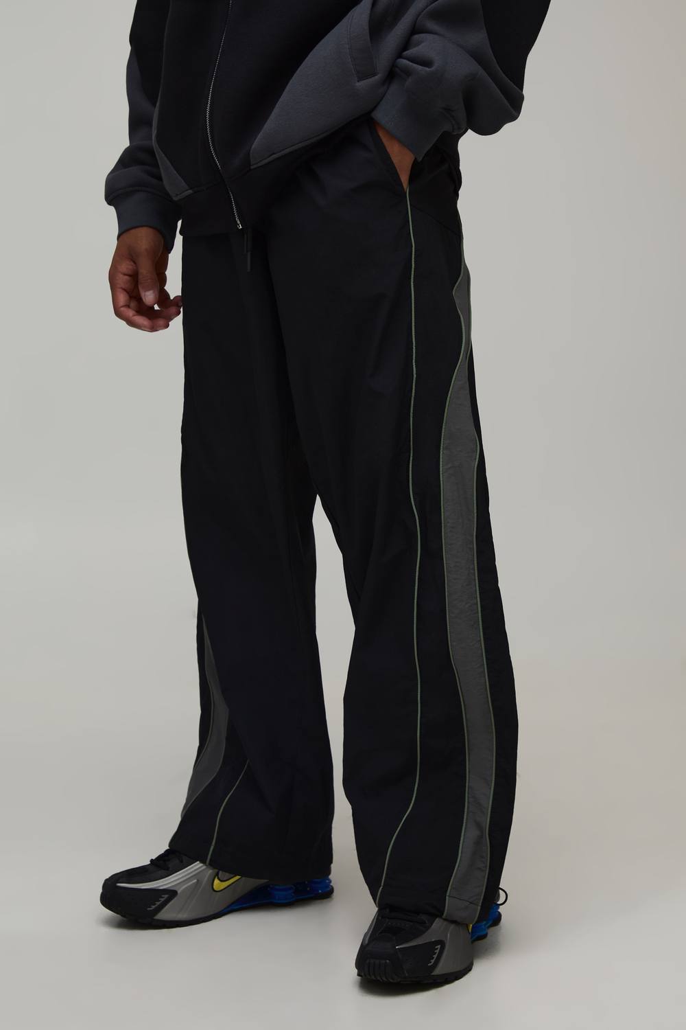 Men's Elasticated Waist Piping Detail Parachute Track Pants | Black | Size Small | BOOHOOMAN
