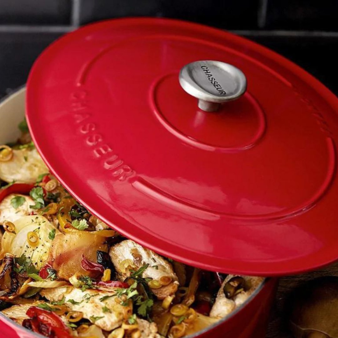 Chasseur Enamelled Cast Iron Round Dutch Oven, Chilli Red 26cm/ 5.2 Ltr – Lifetime Guarantee