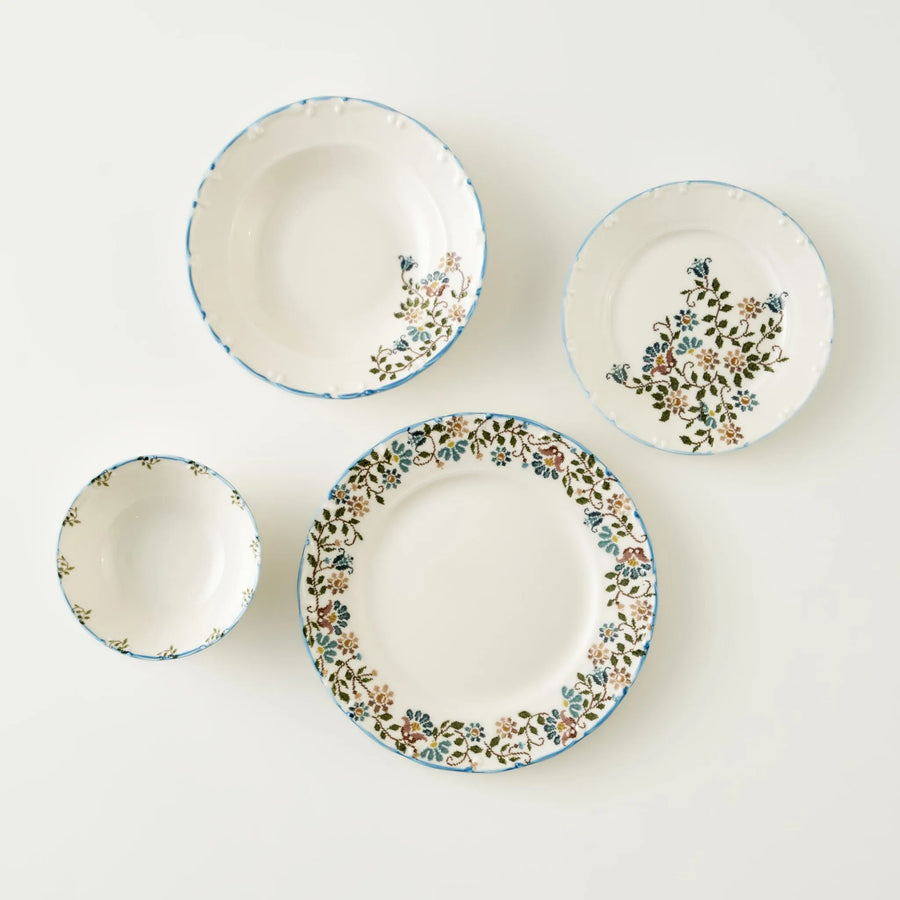 Vintage 16 Piece Porcelain Dinnerware Set